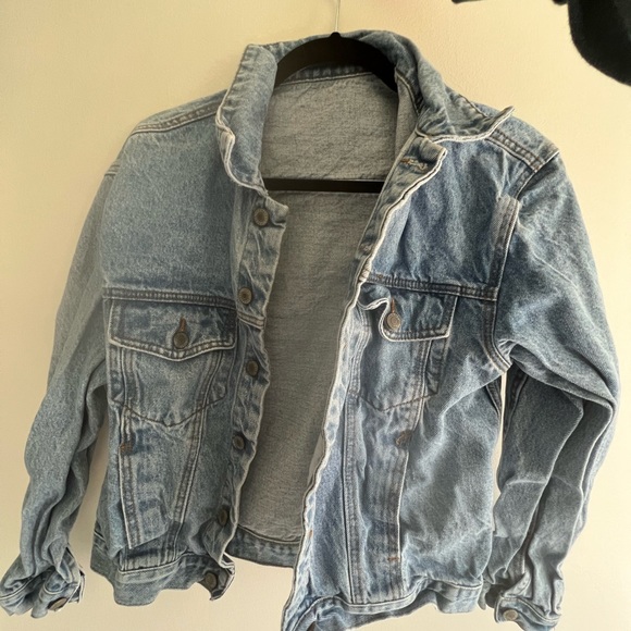 Brandy Melville Kaylee Denim Jacket - Picture 2 of 2